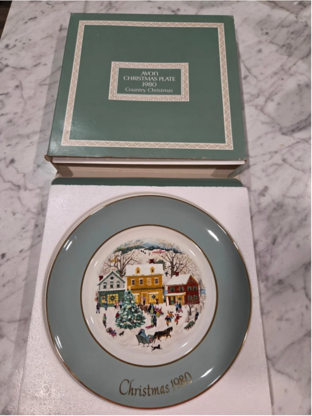 Avon 1980 Country Christmas Decorative Plate One Size Green Gold